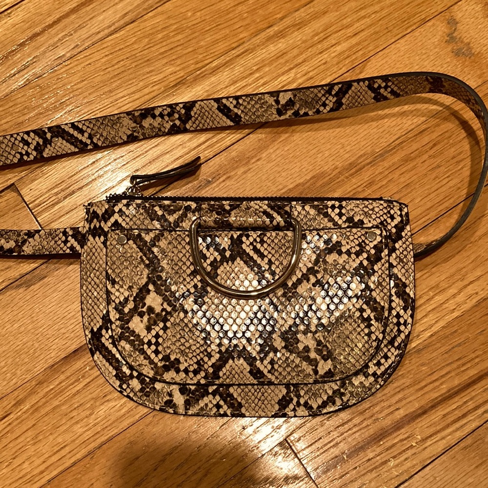 14th & union beige and brown snake print adjustable belt bag!